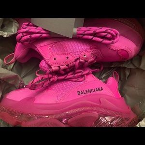 Balenciaga triple s size 5-5.5 us